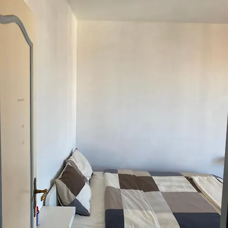 Apartment Fly House *