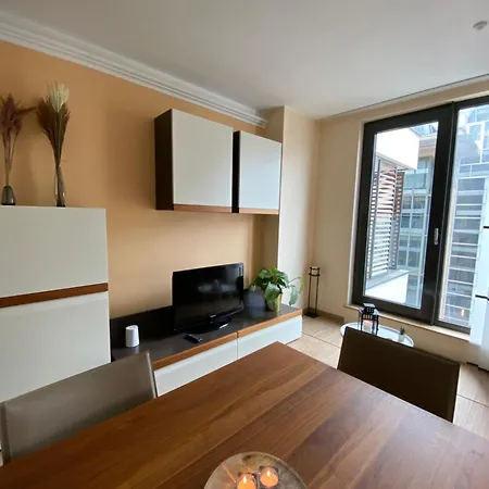 5ensational Eu- Zone Apartment *