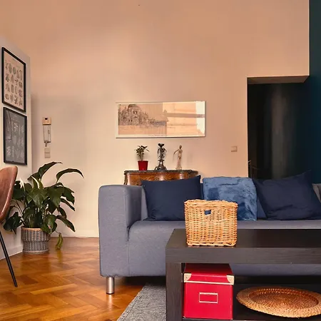 Stylish & Cosy - Le Chatelain Apartment