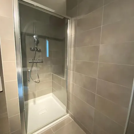 Apartment Residentiel Tour Et Taxis Et Parking Brussels