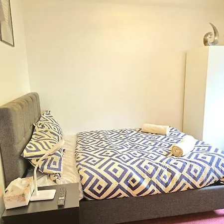 Apartment Glamorous In *