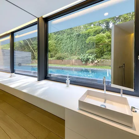Villa Luxurious 1000m2 With Garden And Pool