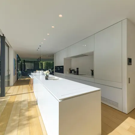 Villa Luxurious 1000m2 With Garden And Pool *