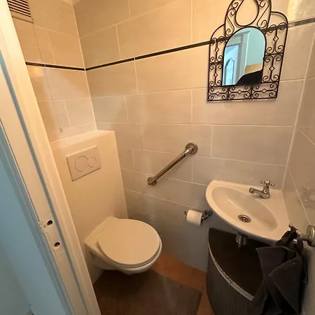 Beautiful Luxurious Studio In The Heart Of The European Quarter Apartment