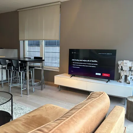 Luxurious Two Bedroom Apartment *