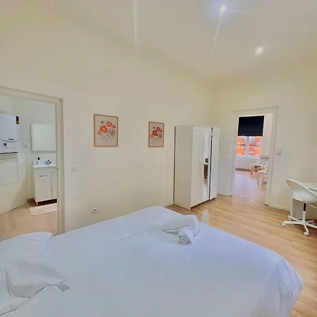 Renove & Scintillant A Apartment