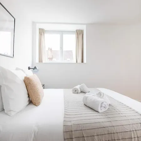 Apartment Spacious 3bd Apt In Uccle - Ch6