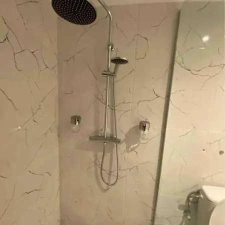 Appartement Superbe Full Equipe Avec Cour Exterieur *