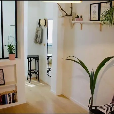 Beautiful In Le Chatelain - Ground Floor Apartment *