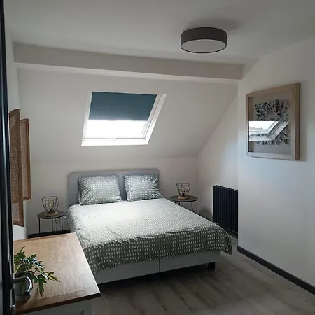 Modern Triplex 140m2 - 4 Bedrooms, 1 Living & 2 Bathrooms - 8 People In * Brussels