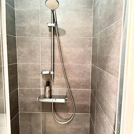 Beautiful 2 Bedroom Familiar Luxury Apartment