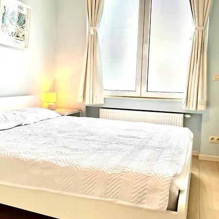 Beautiful 2 Bedroom Familiar Luxury Apartment *