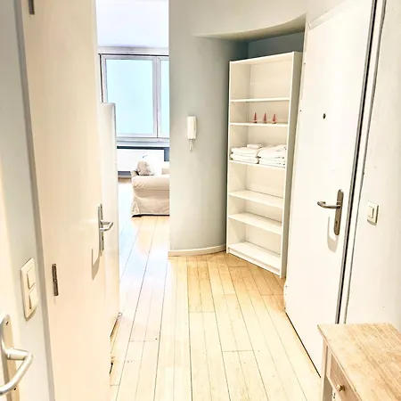 Beautiful 2 Bedroom Familiar Luxury Apartment