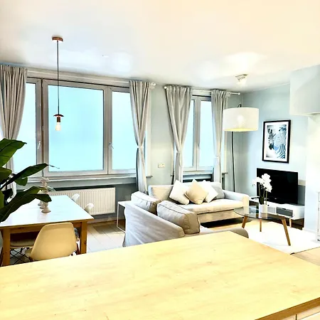 Beautiful 2 Bedroom Familiar Luxury Apartment Brussels