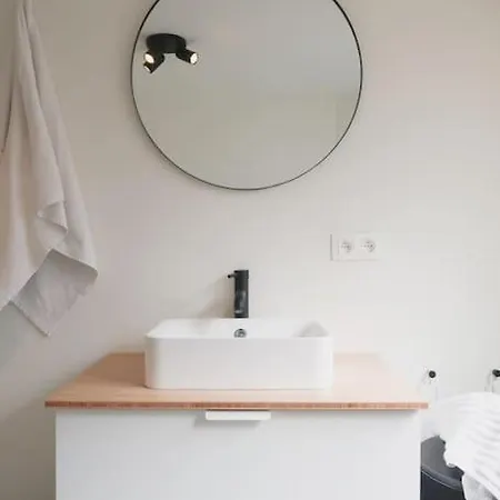 Beautiful In Le Chatelain - 1st Floor * Brussels
