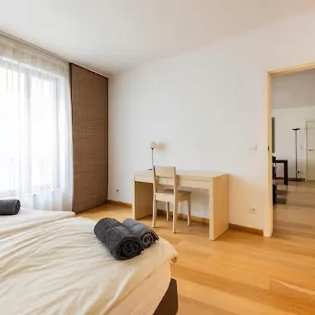 Homestay Spacious In Modern Brussels