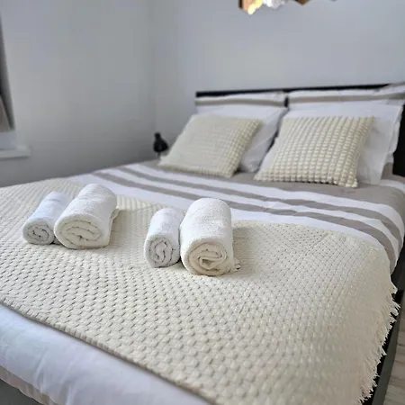 Apartment Centre *