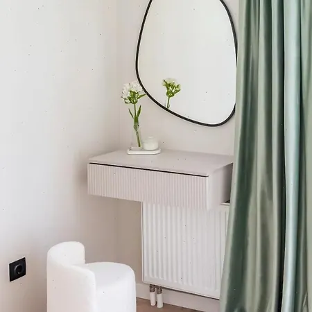 Apartment Light And Modern Place *