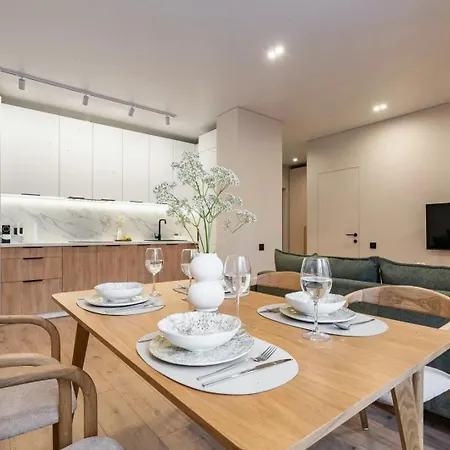 Light And Modern Place Apartment