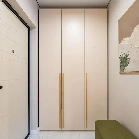 Light And Modern Place Apartment *