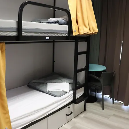 Hi Jacques Brel Hostel Brussel