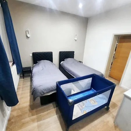 Apartment Modern In Molenbeek-saint-jean / 77 M² / Parking *