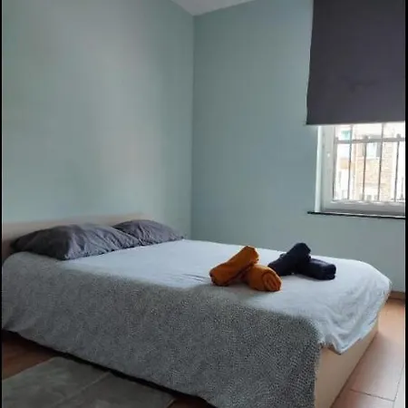 Confortable Lit Double Schaarbeek 1ere Etage Cle Normal Homestay