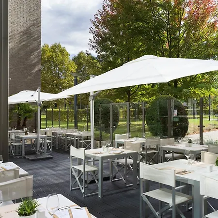 Courtyard By Marriott Hotel