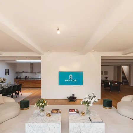400 Sqm Luxury Centre Apartment *