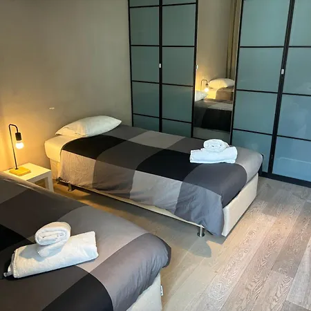 Comfortable Two Bedroom In Center Apartment *