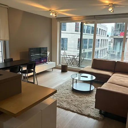 Comfortable Two Bedroom In Center Apartment