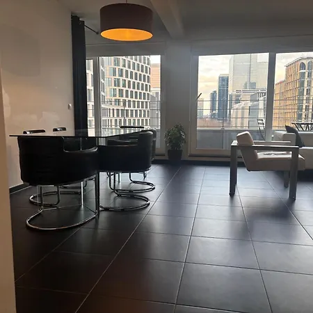 Charming With Balcony Views Apartment *