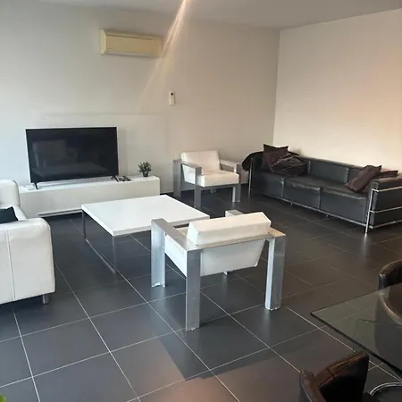 Apartment Charming With Balcony Views *