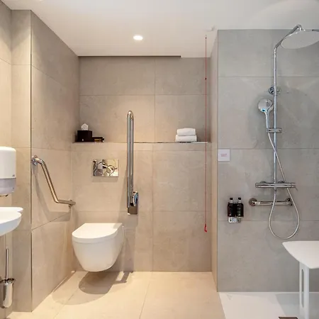 Hotel The 4*