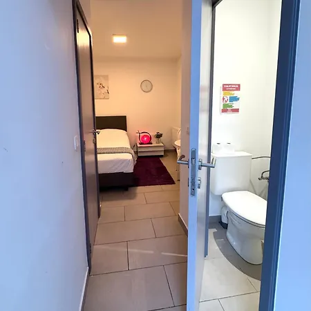 Calme Avec Jardin & Terrasse Metro Direct Centre De Apartment Brussels