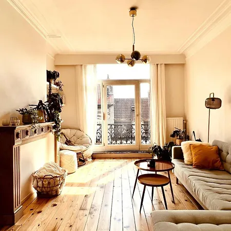 Bright And Cozy In Apartment *