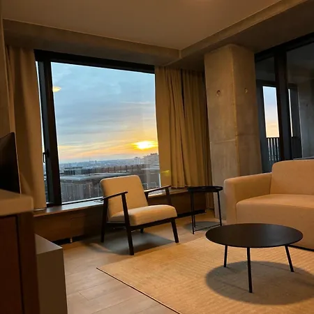 Luxurious In Center Apartment