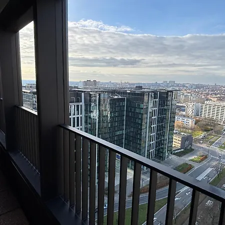 Luxurious In Center Apartment *