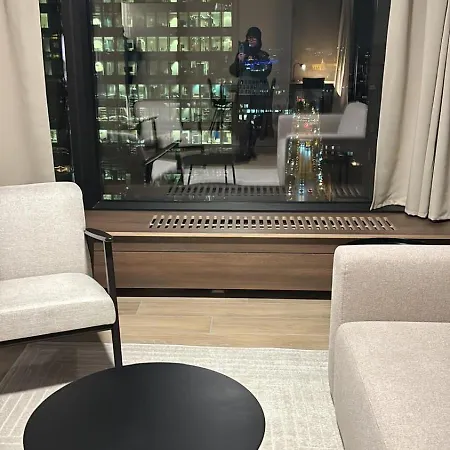 Luxurious In Center Apartment *