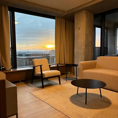 Luxurious In Center Apartment