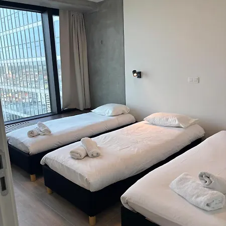 Luxurious In Center Apartment *