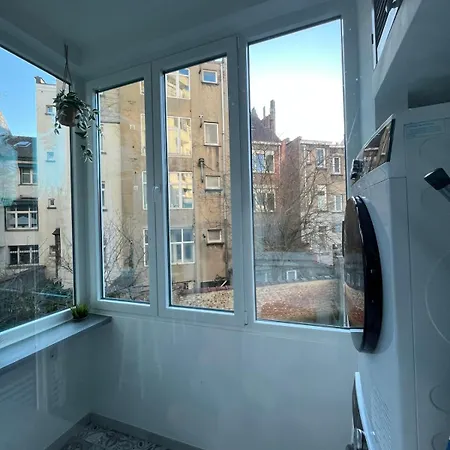 Modern & Cozy - Fast Access Apartment