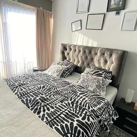 Strelitzyahouse *