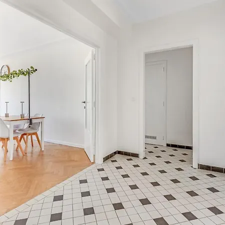 2 Bedroom Midi * Brussels