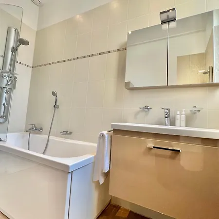 Grand Luxueux A Centre Apartment