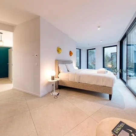 Town House 4 Bedrooms Villa *