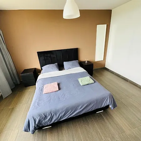 Meuble 92m2 + 2 Terrasses Apartment Brussels