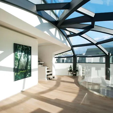 Triplex Penthouse In Centre Apartment *