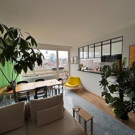 Centrally Located And Bright Home With A View *