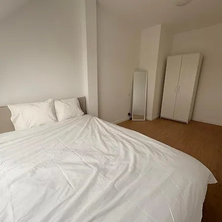 Bright And Minimalist Private Bedroom Montgomery Area Brussels